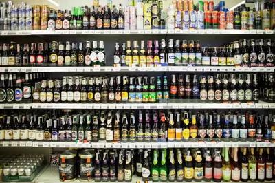 上線三個月客單價飆升三成，傳統批發市場里的小酒鋪如何逆襲成為行業黑馬？